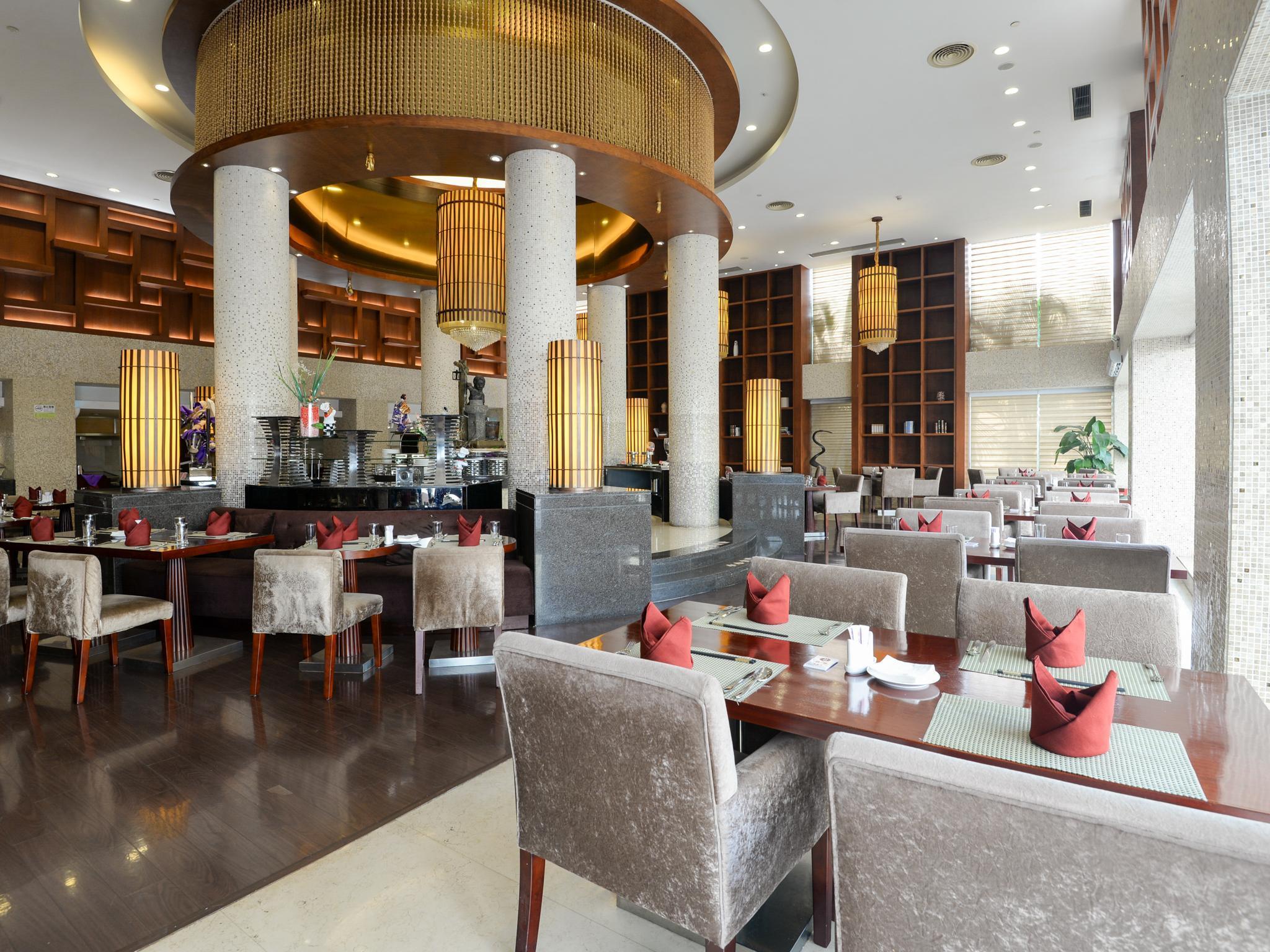 Готель Ramada Shenzhen Baoan Екстер'єр фото