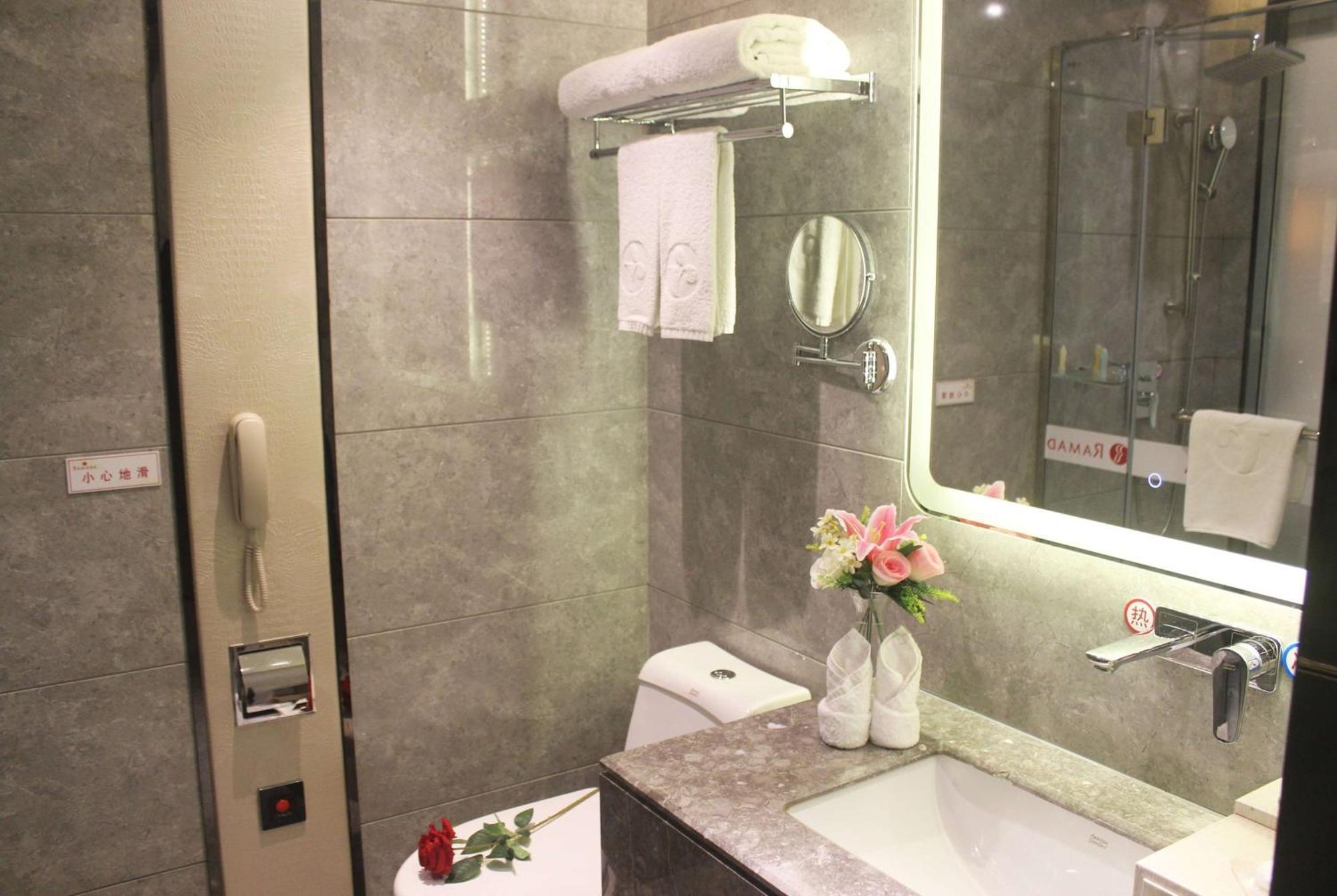 Готель Ramada Shenzhen Baoan Екстер'єр фото