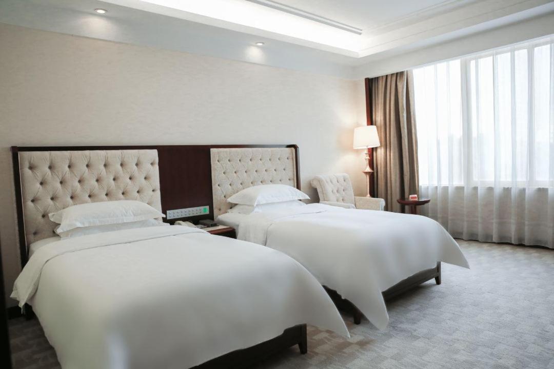 Готель Ramada Shenzhen Baoan Екстер'єр фото