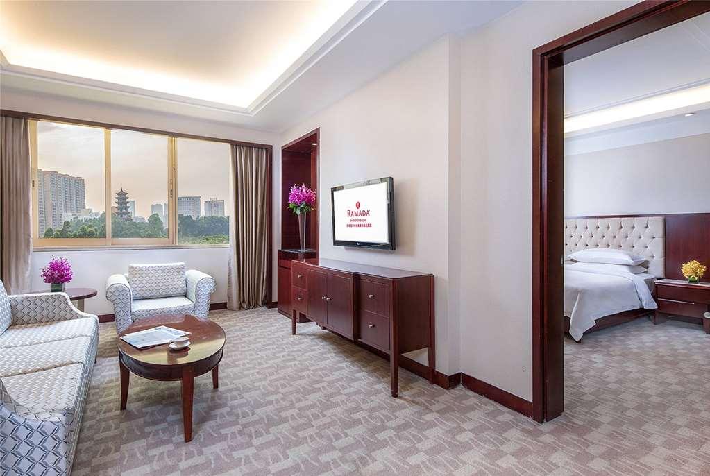 Готель Ramada Shenzhen Baoan Номер фото