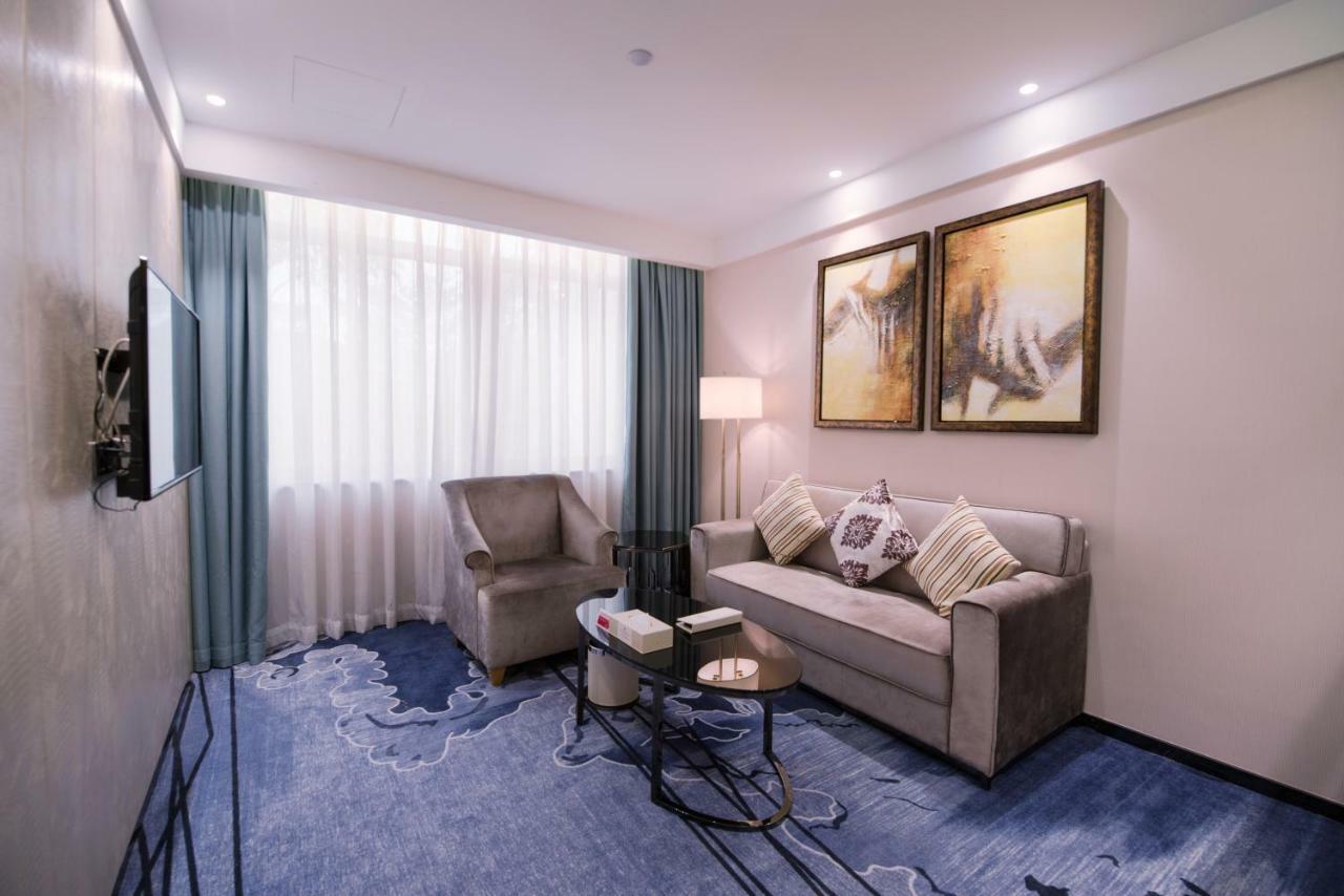 Готель Ramada Shenzhen Baoan Екстер'єр фото