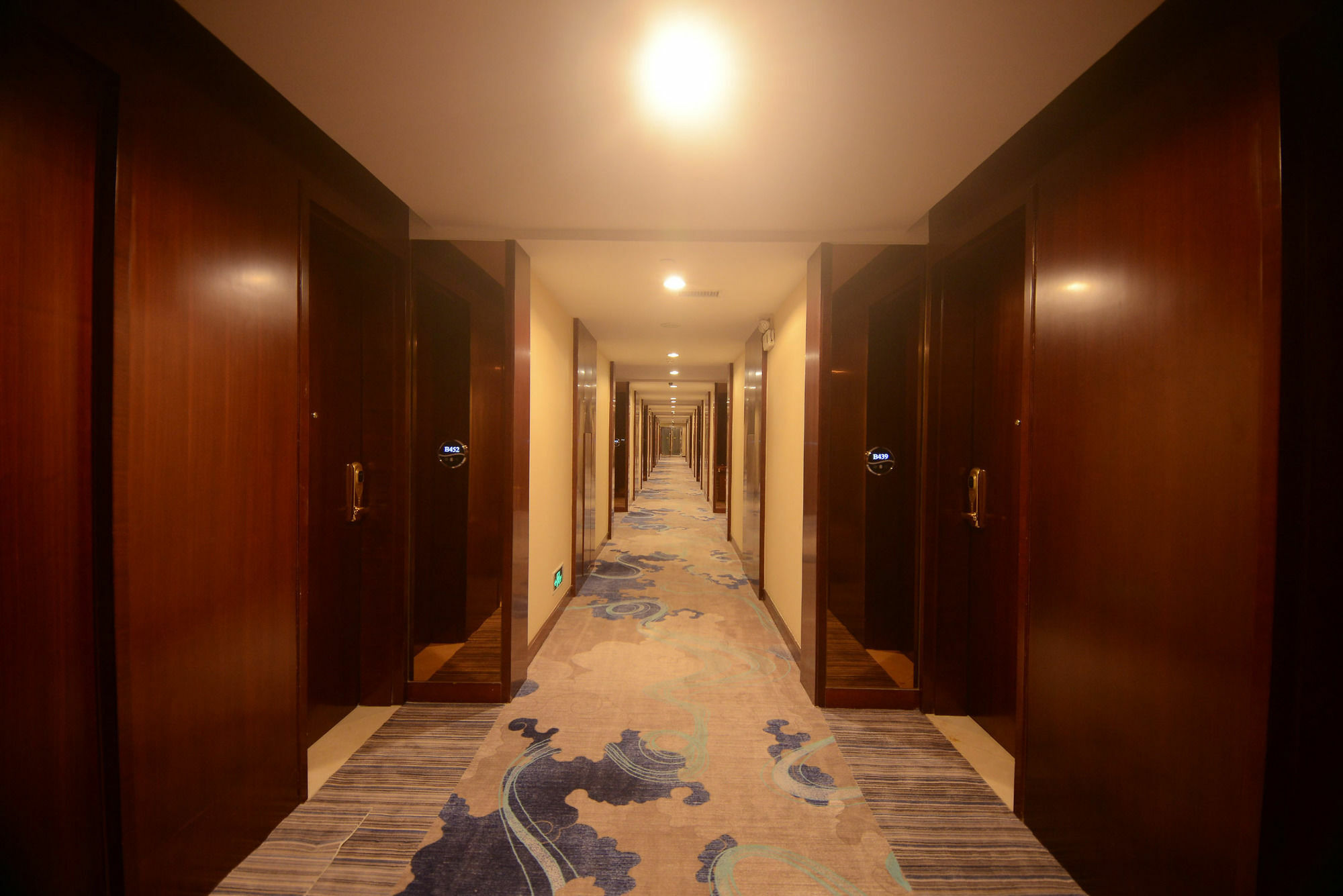 Готель Ramada Shenzhen Baoan Екстер'єр фото