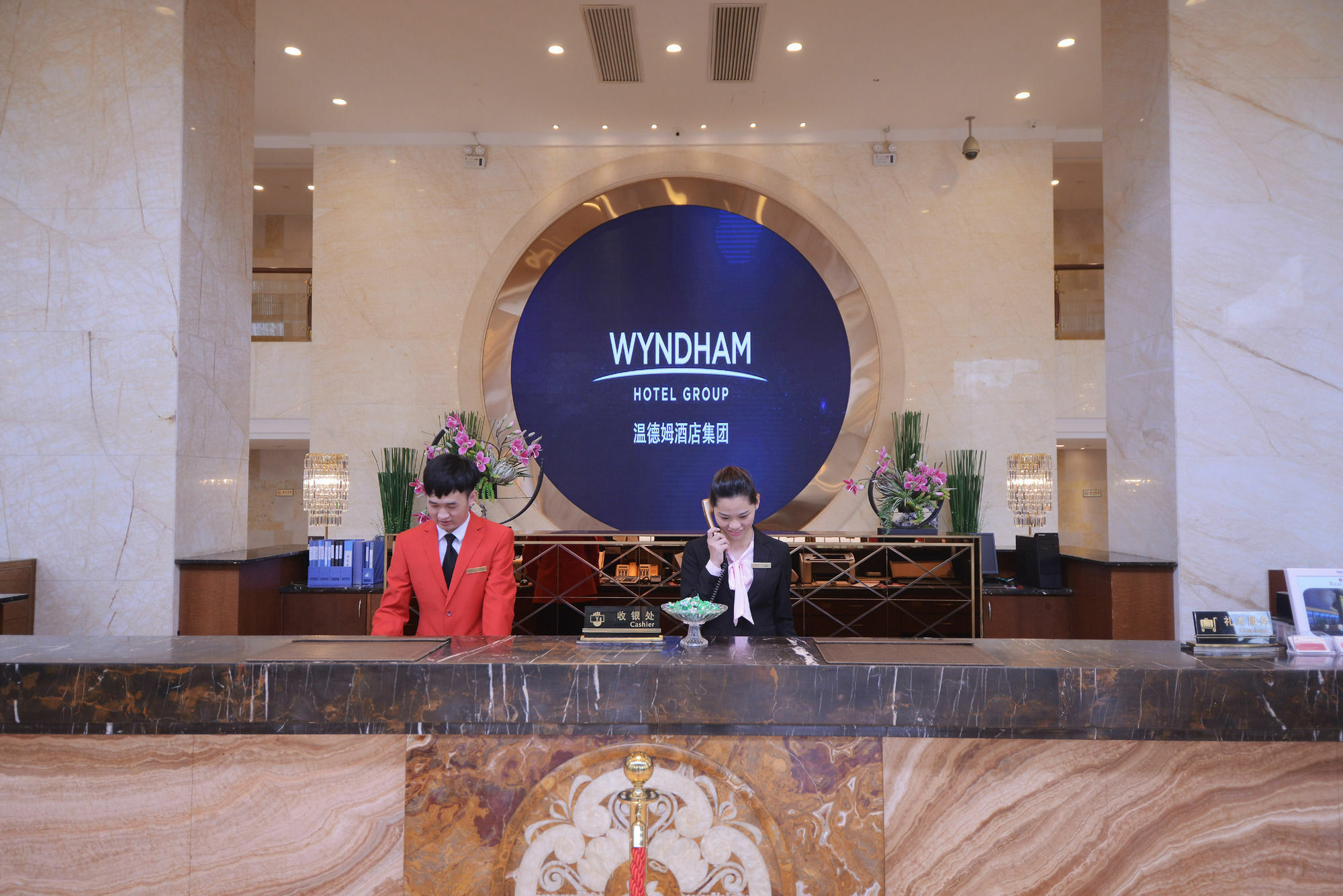 Готель Ramada Shenzhen Baoan Екстер'єр фото